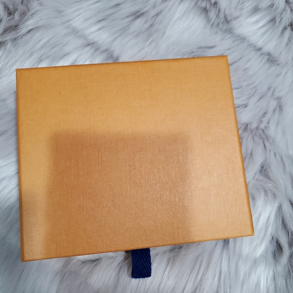 Louis vuitton draw gift box - Picture 3 of 5